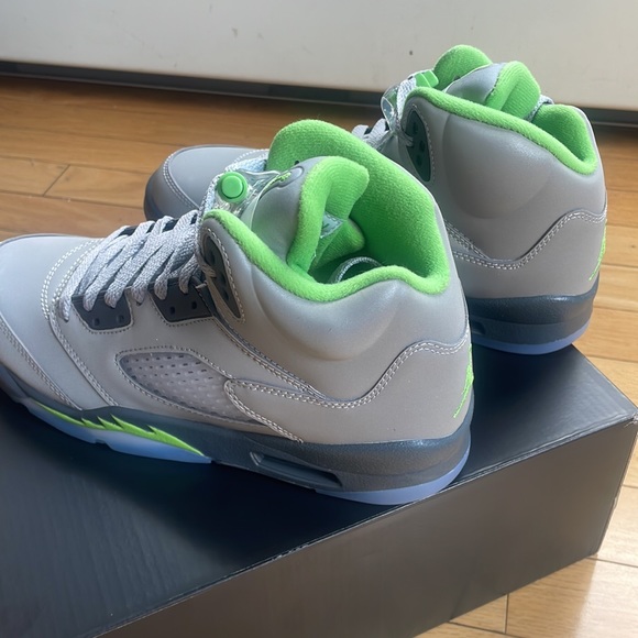 - AUTHENTIC RARE KIDS JORDAN RETRO SILVER GREEN GREY SNEAKERS *NIB* SIZE 7Y - Picture 15 of 16